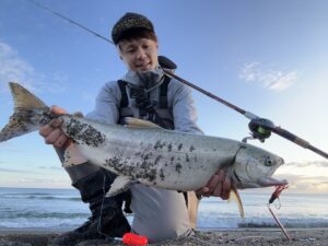 【2023 鮭】釣果報告 オホーツクエリアの鮭上向きです！〜ルール・マナーの再確認も〜 - 道東の釣りならブルーマリン