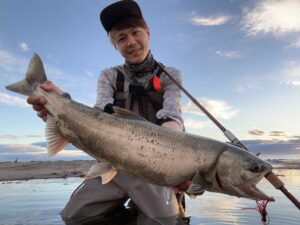 鮭（アキアジ）釣りの教科書📘仕掛けや釣り方、おすすめルアーを徹底解説！